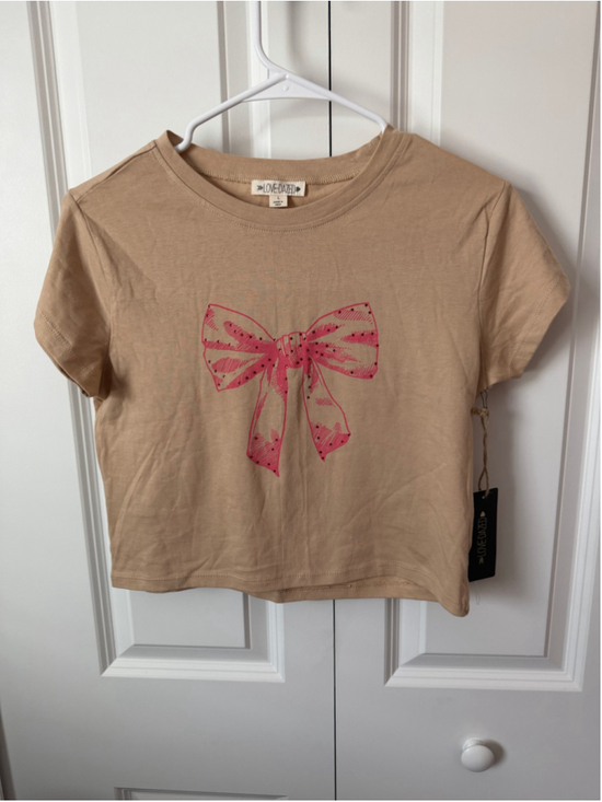 LOVE DAZED Tops - LOVE DAZED Beige Pink Bow Short Sleeve Tee L NWT
